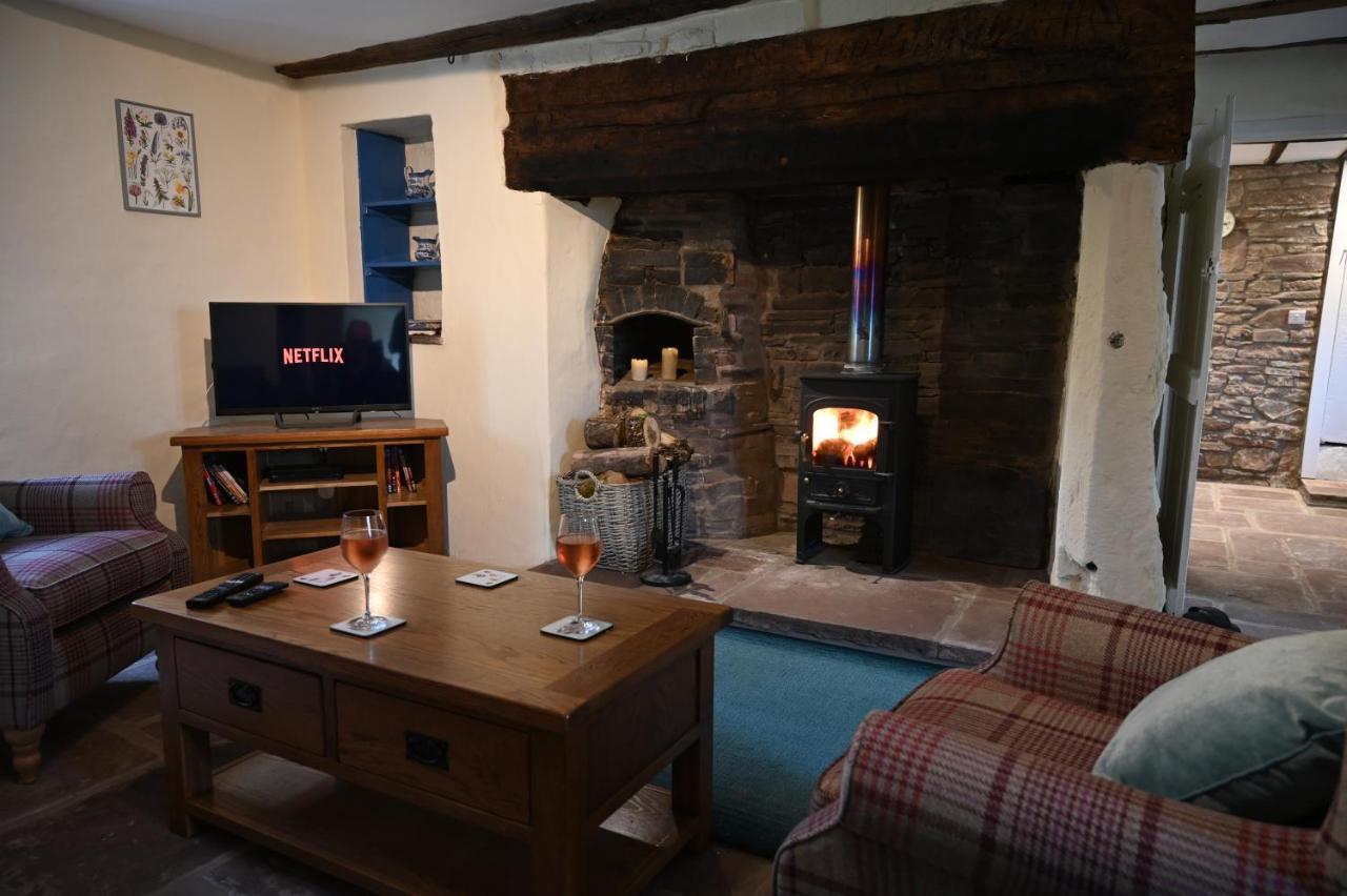 Pant Llwyd Farm Villa Llangynidr Kültér fotó
