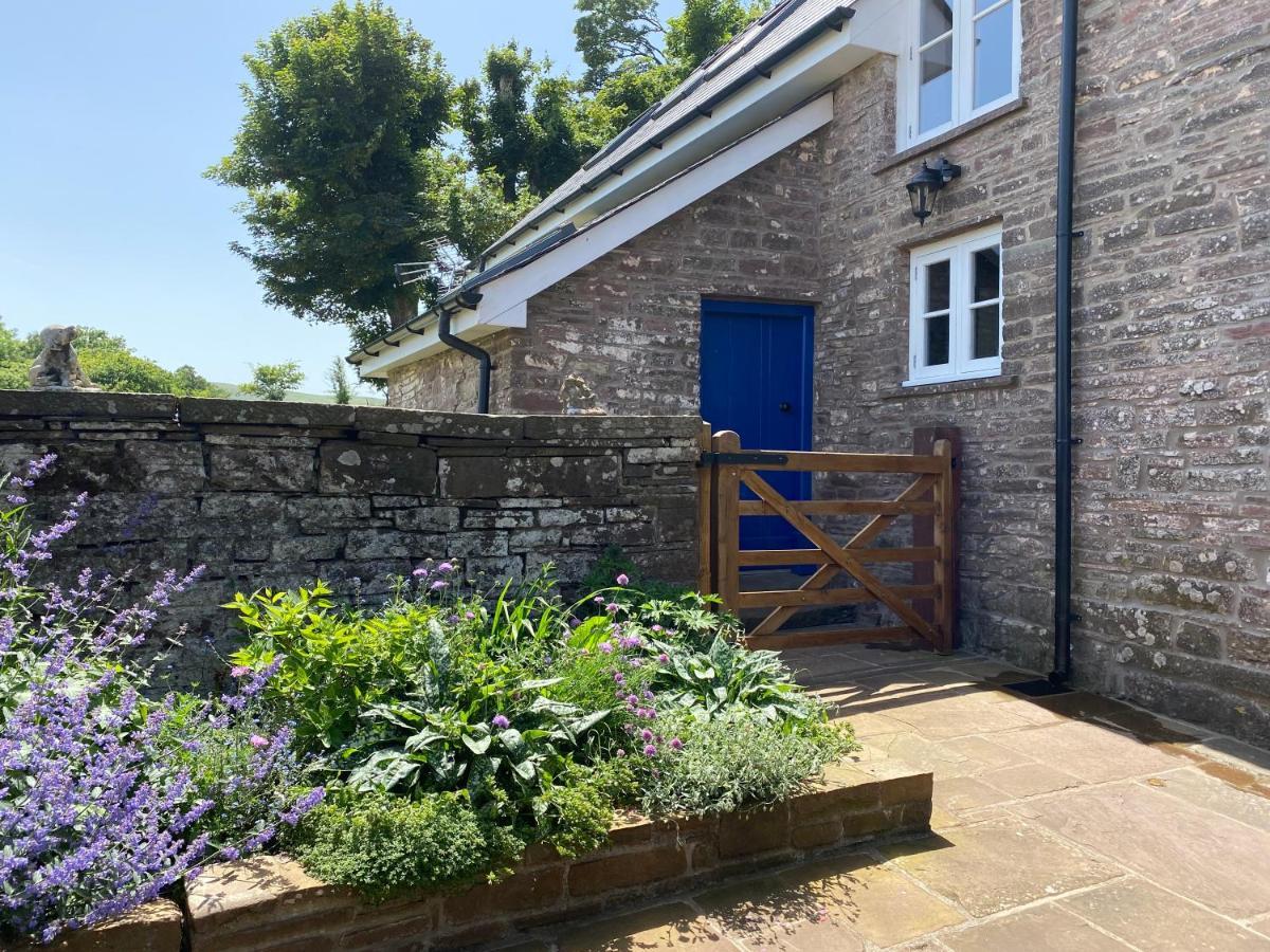 Pant Llwyd Farm Villa Llangynidr Kültér fotó